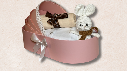 Panier cadeau pour nouveau-né fille